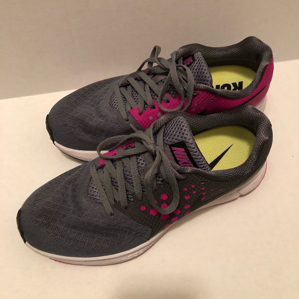 Women’s Nike zoom span shoes size 9